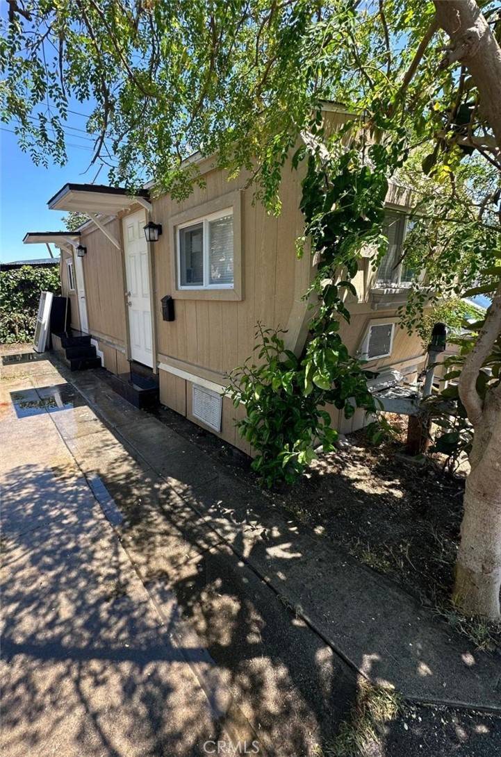 Cudahy, CA 90201,4511 Cecilia ST #16