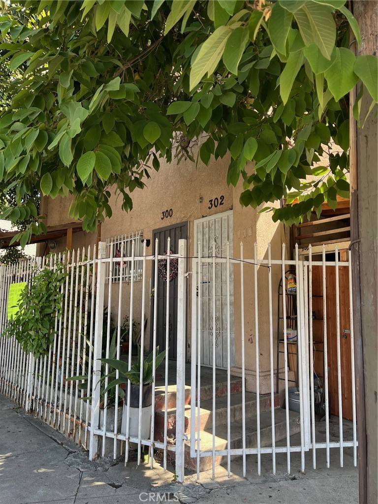Los Angeles, CA 90011,300 E 42nd PL #2