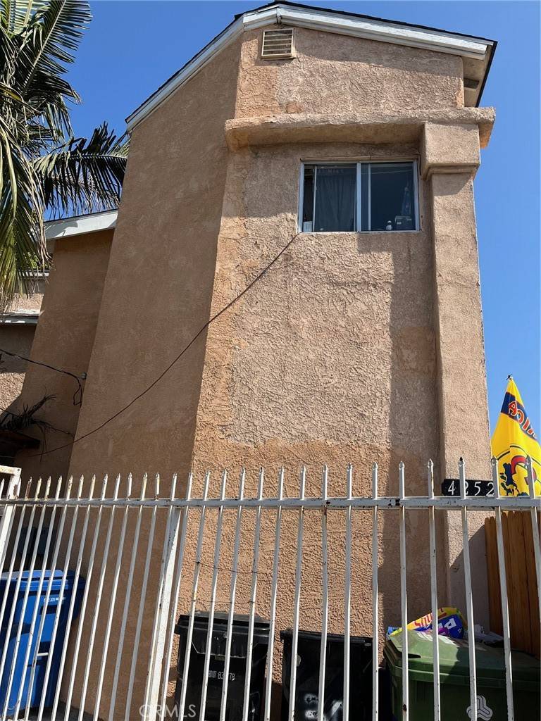 Los Angeles, CA 90011,300 E 42nd PL #2