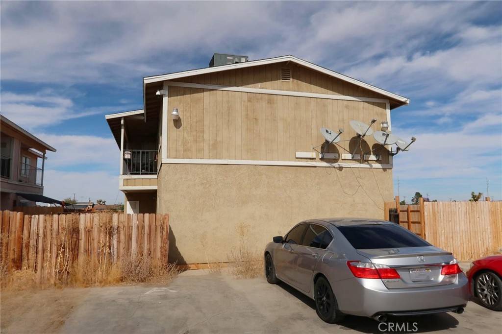 Adelanto, CA 92301,10943 Aztec LN