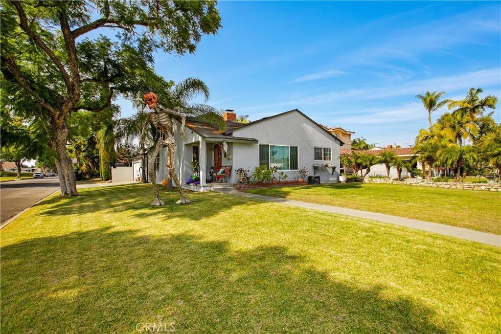 Downey, CA 90241,10431 Lesterford AVE