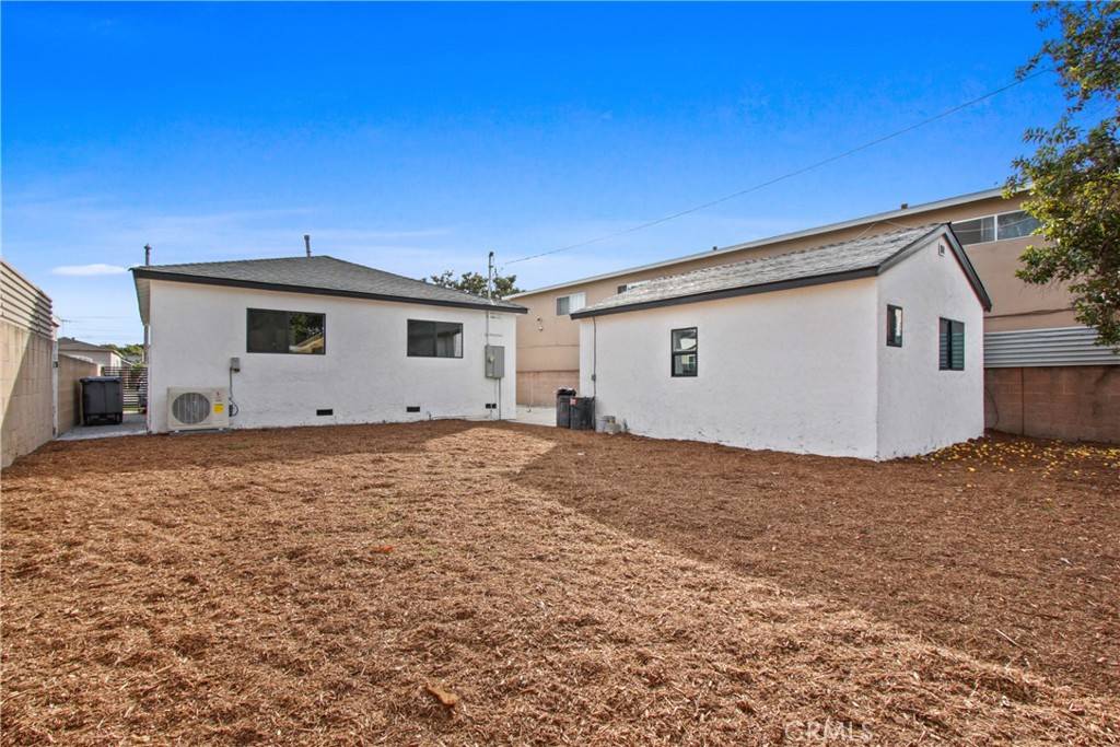 2711 E Monroe ST Carson, CA 90810