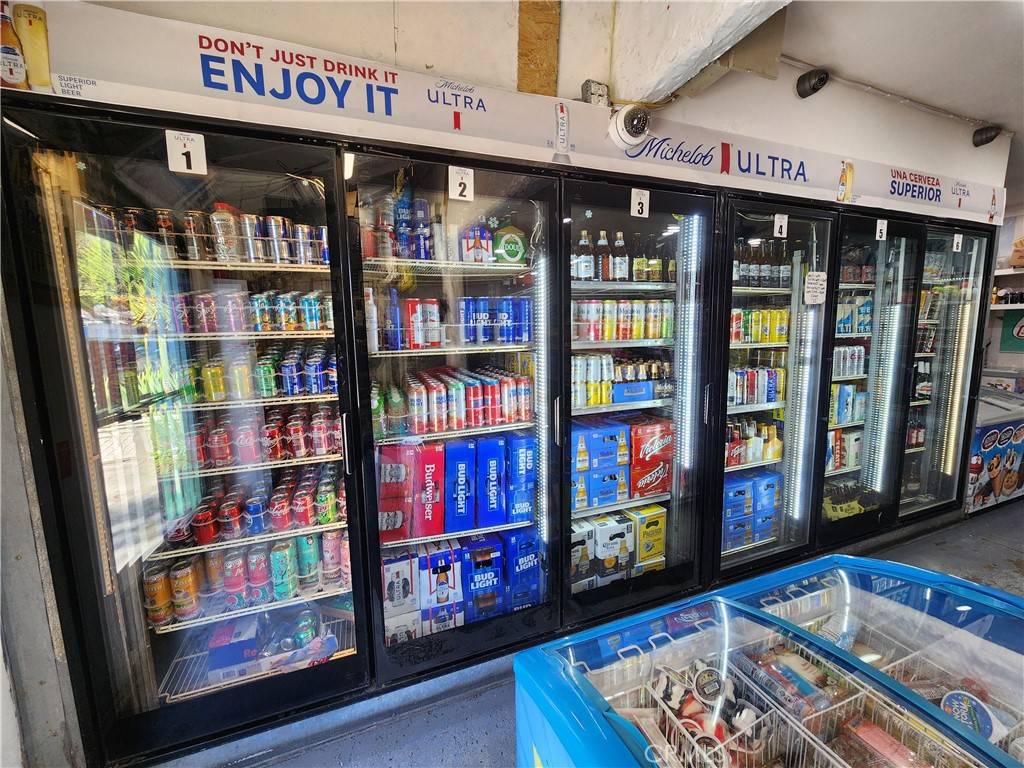 Maywood, CA 90270,5421 Everett AVE