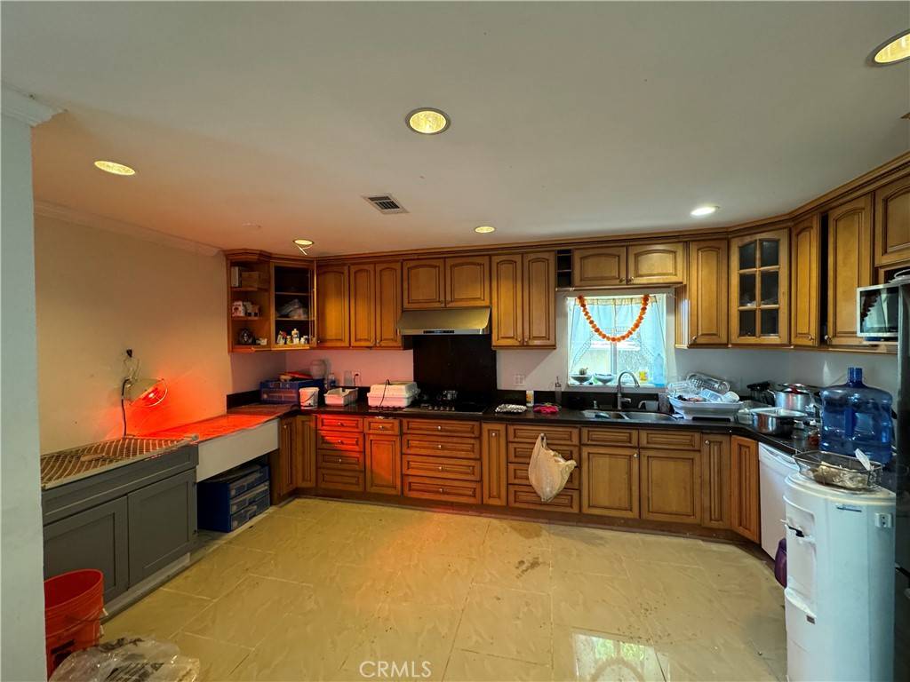Los Angeles, CA 90032,4850 O'Sullivan DR