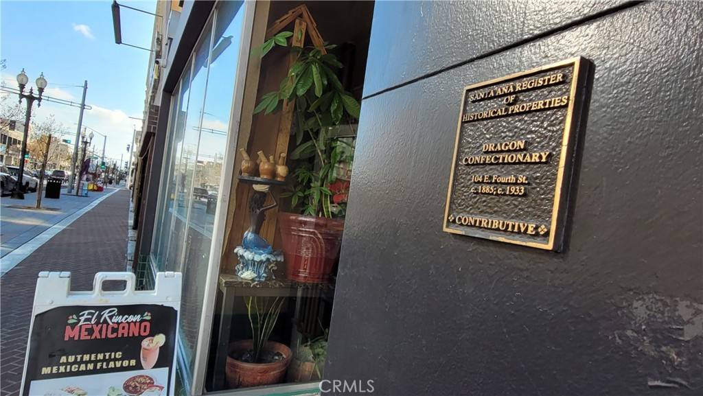 Santa Ana, CA 92701,104 E 4th ST