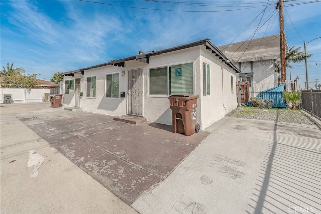Compton, CA 90220,123 E Alondra BLVD