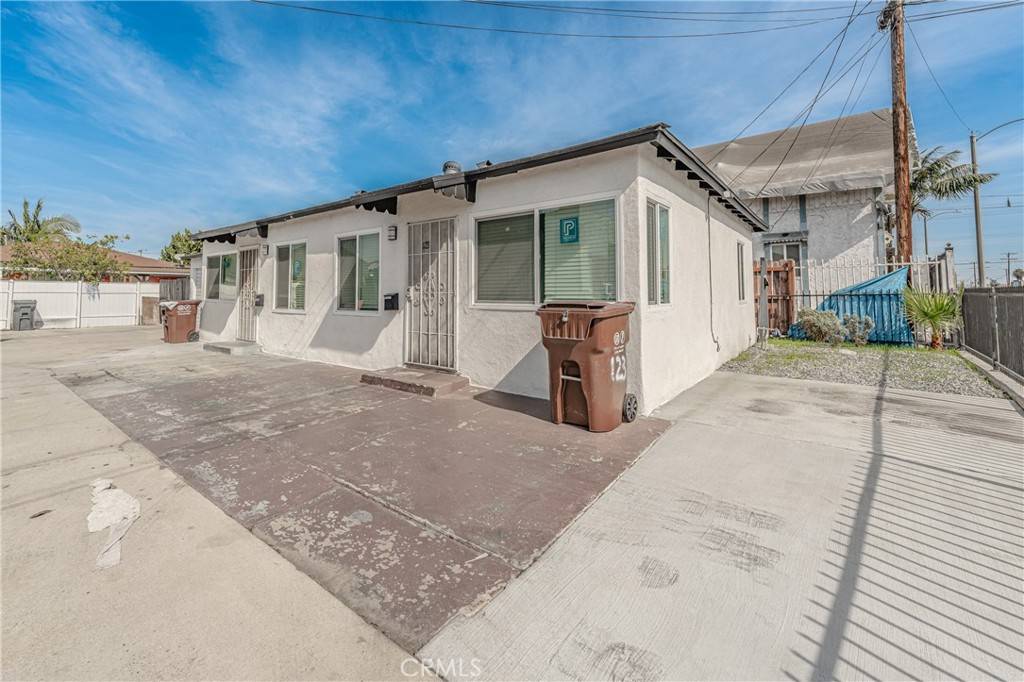 Compton, CA 90220,123 E Alondra BLVD