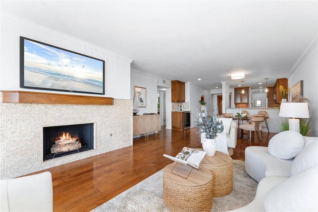 Long Beach, CA 90803,201 Bay Shore AVE #209