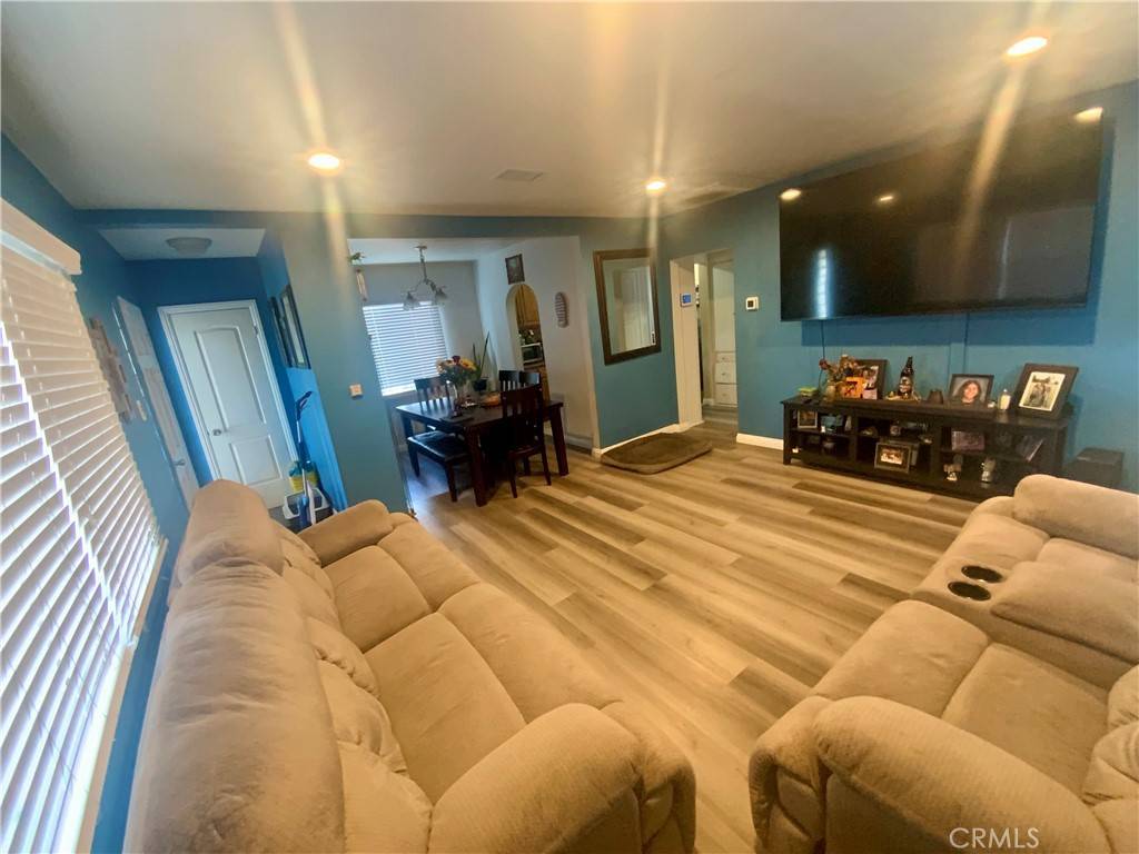 Compton, CA 90220,206 E Raymond ST