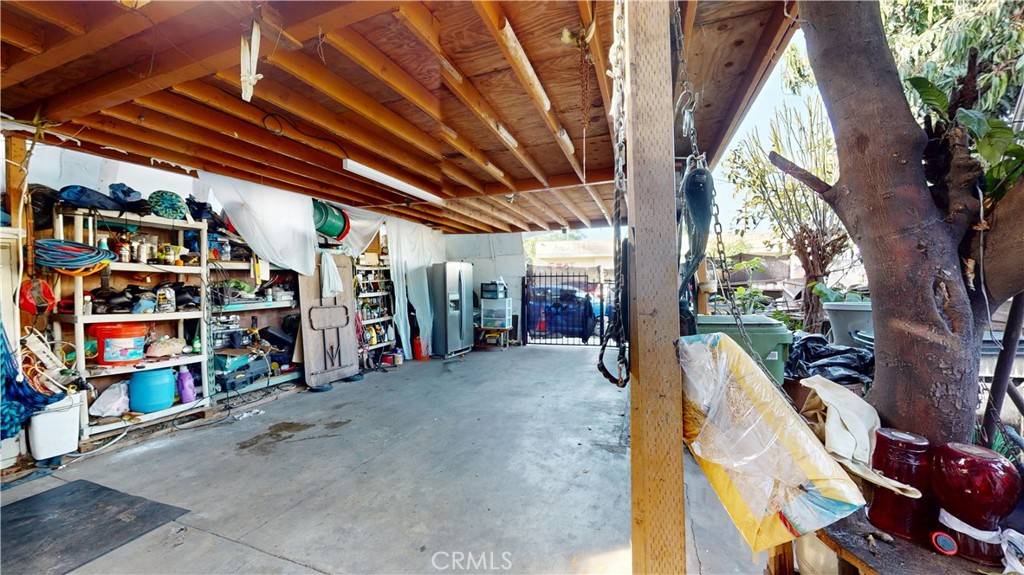 1726 E 47th ST Los Angeles, CA 90058