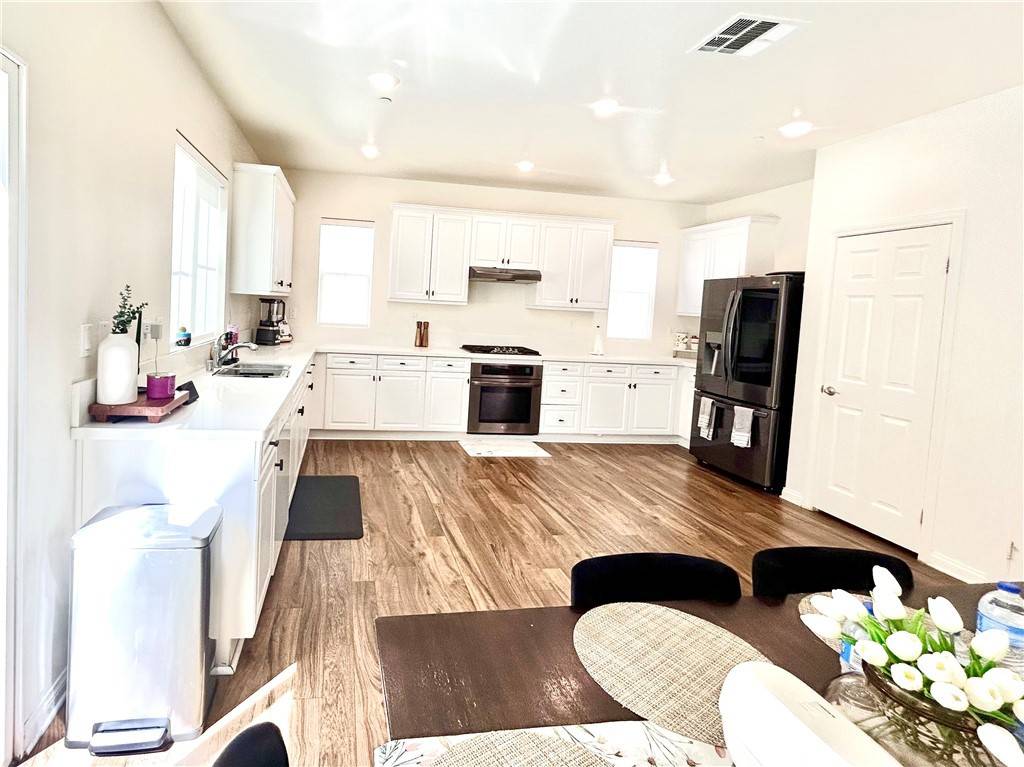 Saugus, CA 91350,27464 Honeydew CT