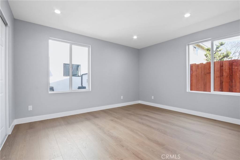 1041 W 89th ST Los Angeles, CA 90044