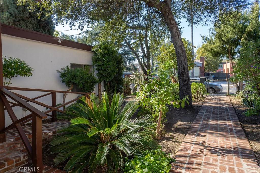 Los Angeles, CA 90042,238 Thorne ST