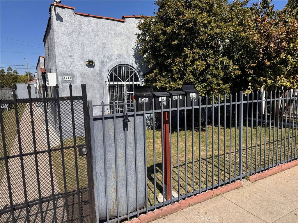 Los Angeles, CA 90047,1741 W 64th ST