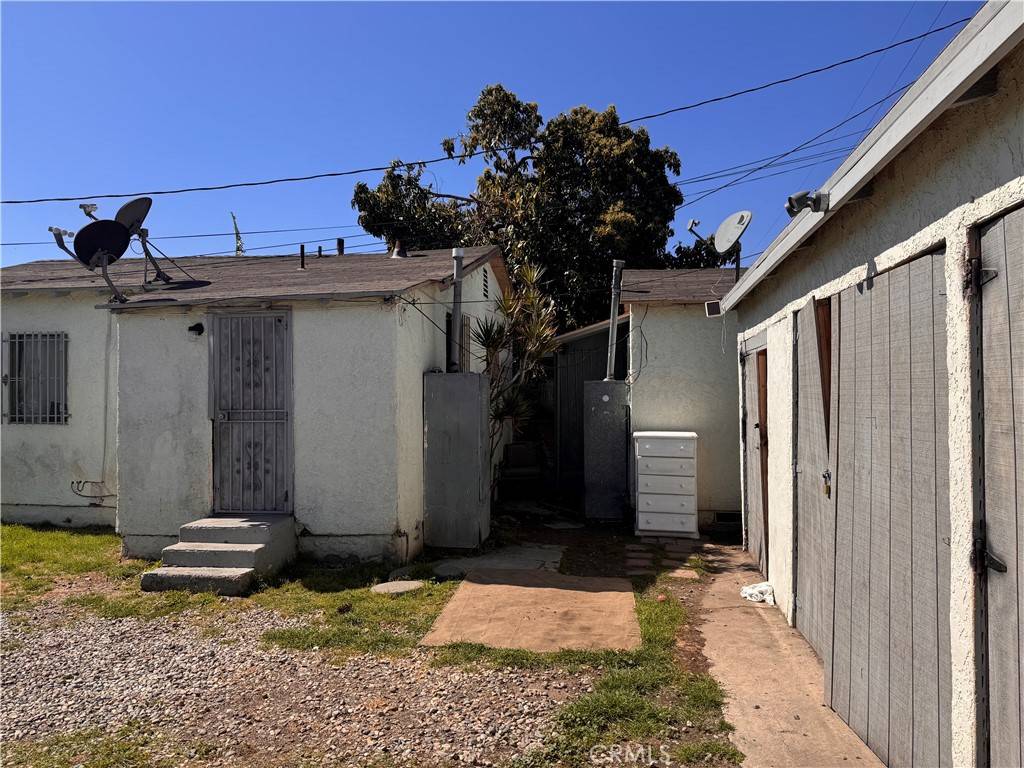 Los Angeles, CA 90044,839 W 69th ST