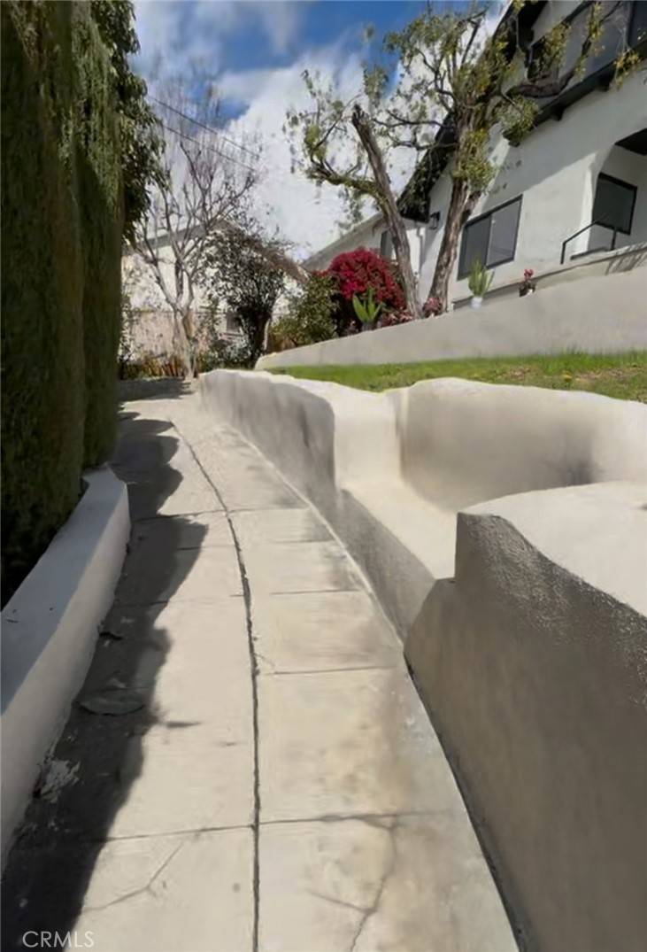 Los Angeles, CA 90065,401 W Avenue 37