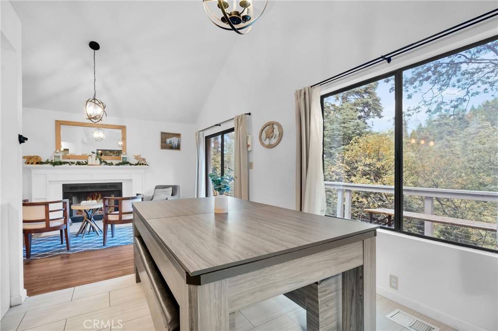 561 Dover CT Lake Arrowhead, CA 92352