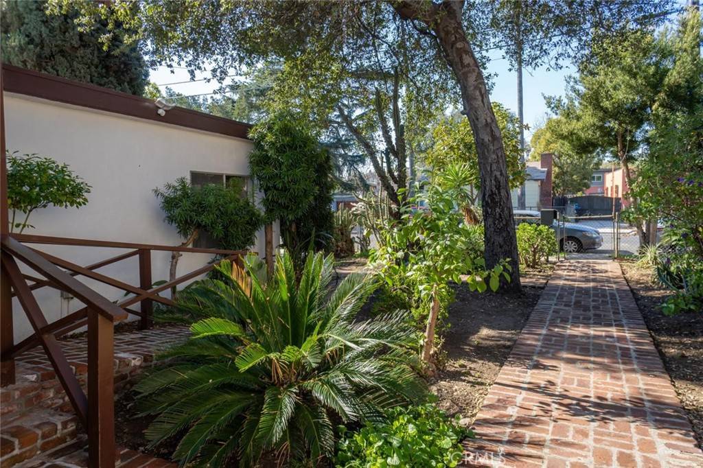 Los Angeles, CA 90042,238 Thorne ST