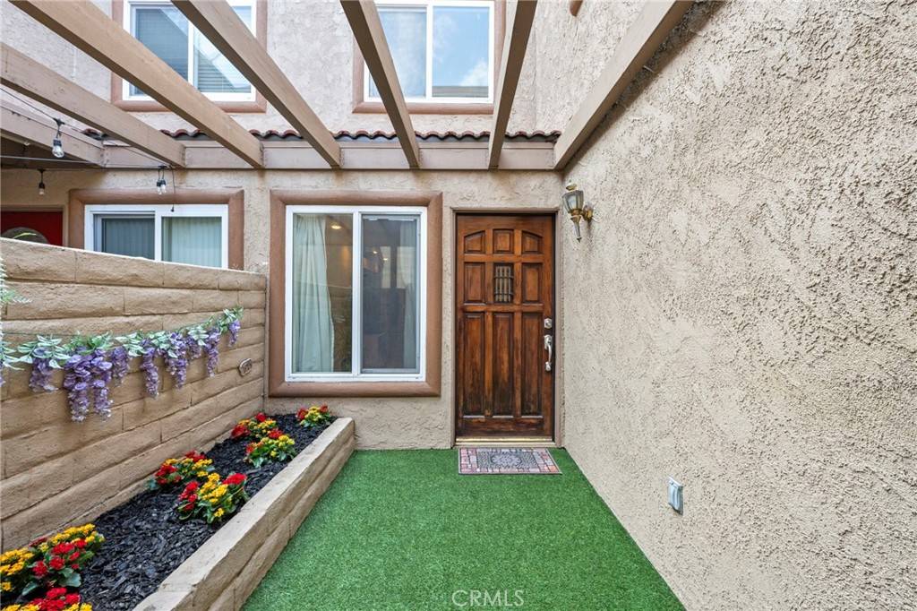 Fullerton, CA 92835,1330 Vista Grande #27