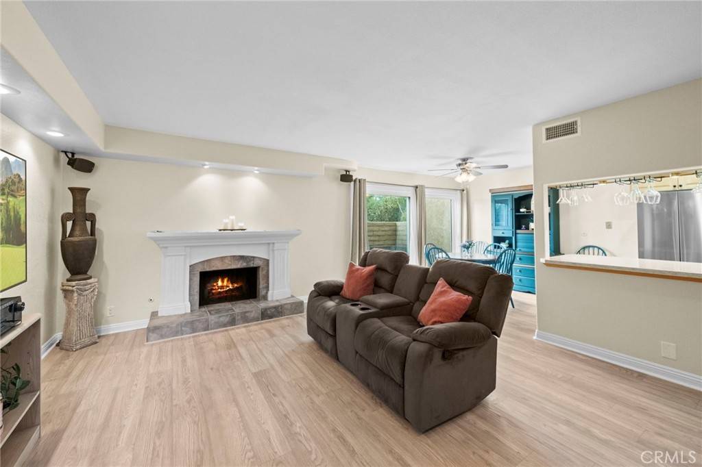 Fullerton, CA 92835,1330 Vista Grande #27