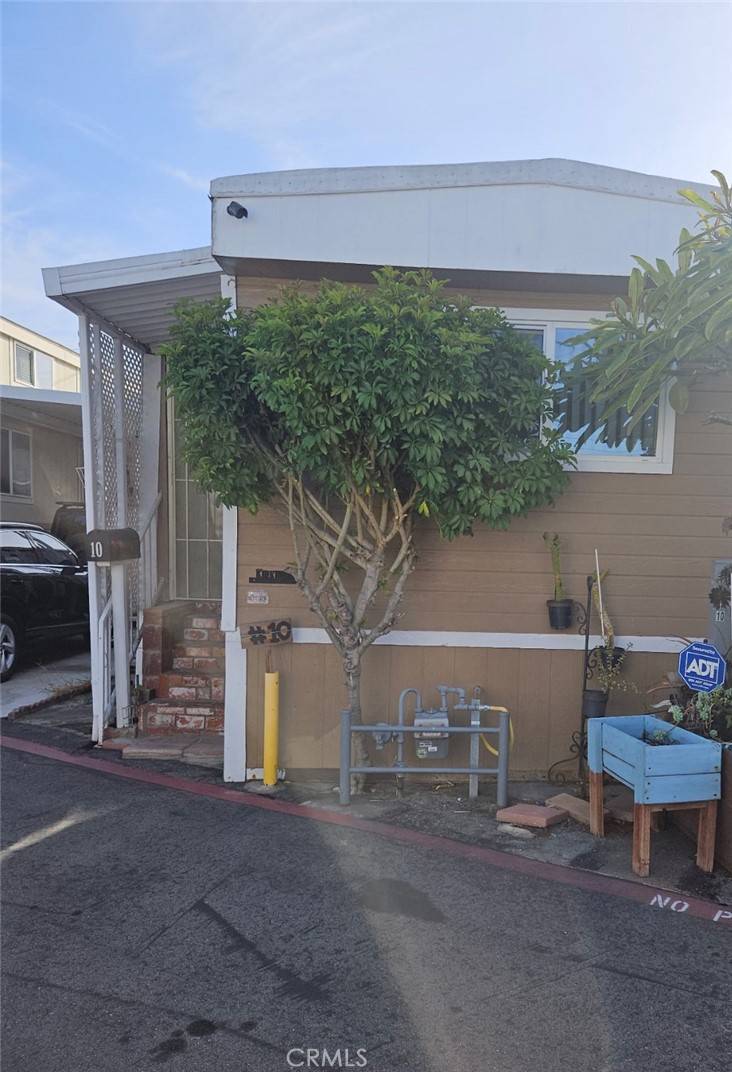 Bellflower, CA 90706,8723 Artesia BLVD #10
