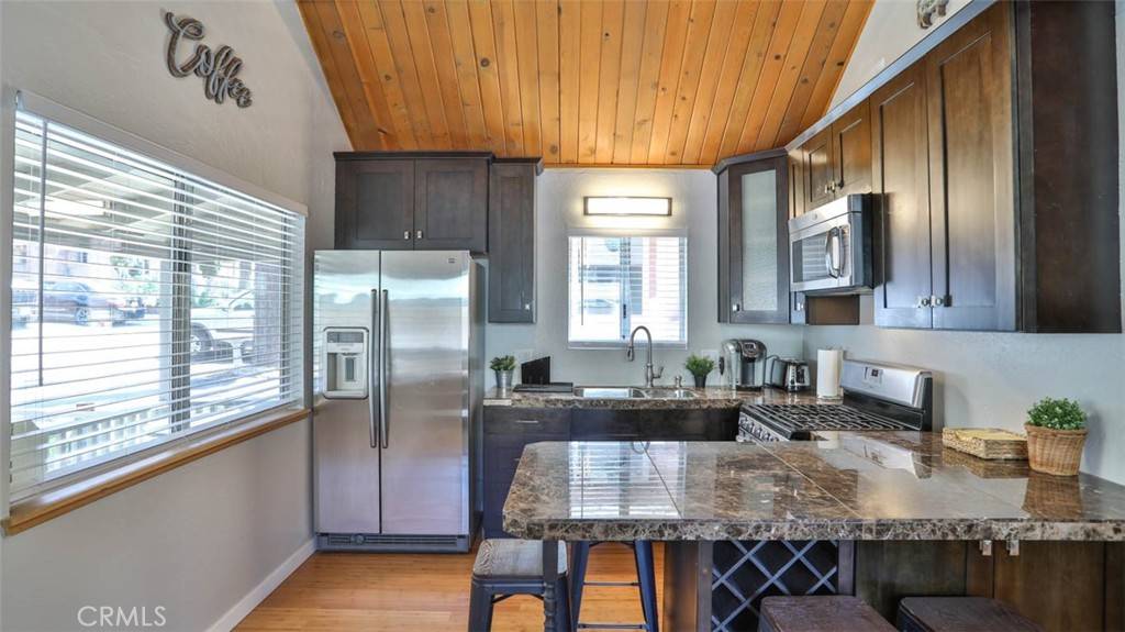 32905 Chipmunk LN Running Springs, CA 92382