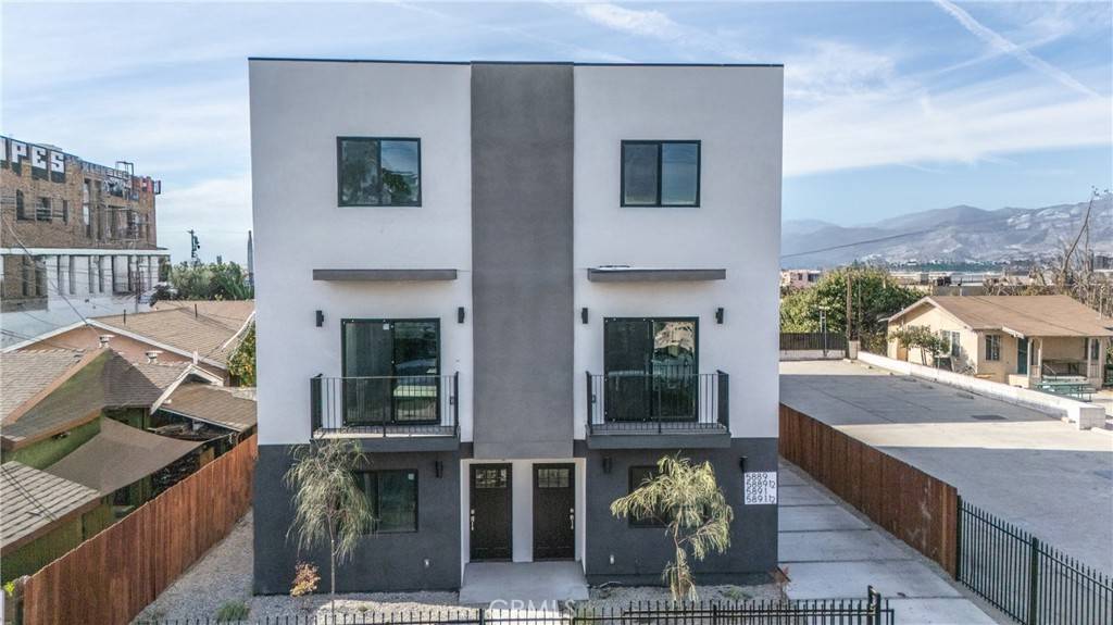 Los Angeles, CA 90003,5889 Brentwood ST