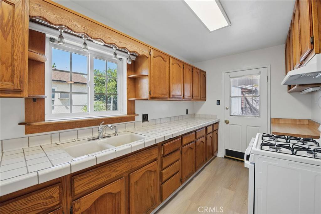 Long Beach, CA 90805,2835 E Thompson ST