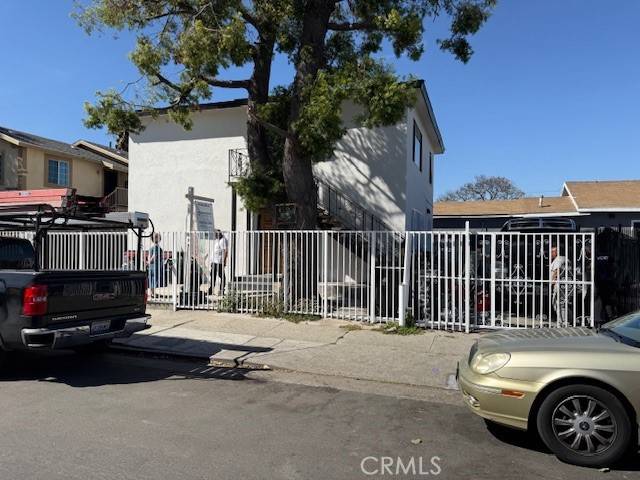 Los Angeles, CA 90003,253 E 82nd ST