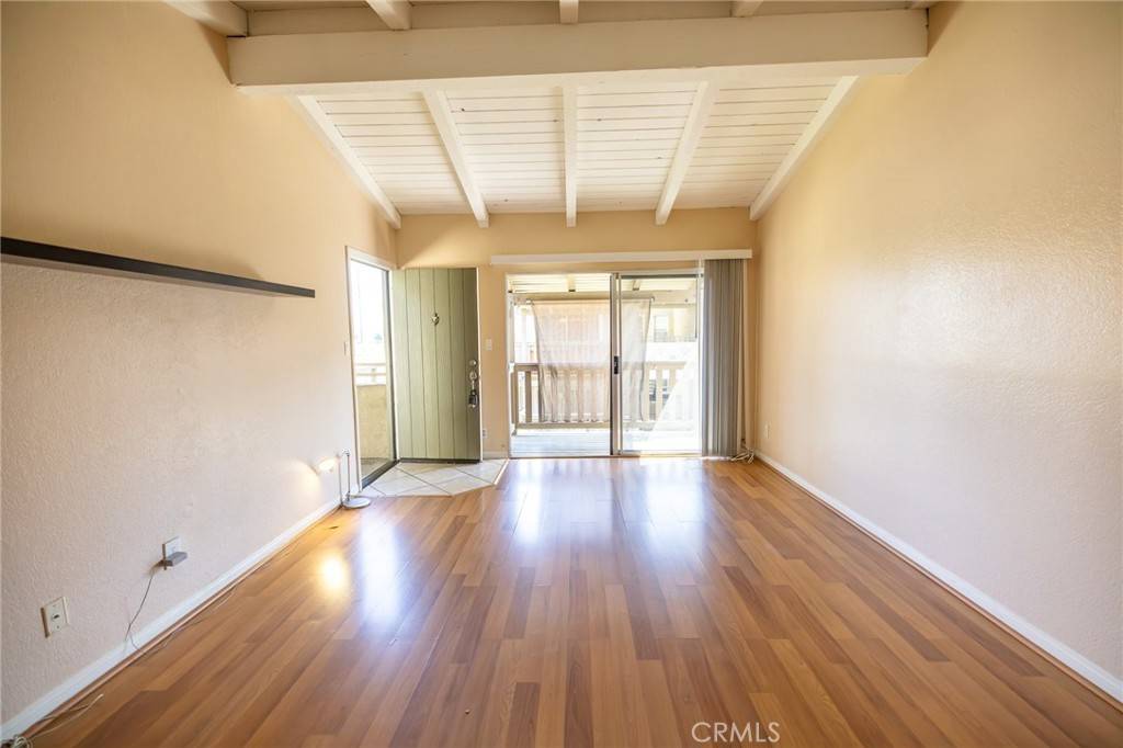 Santa Ana, CA 92701,1345 Cabrillo Park DR #14