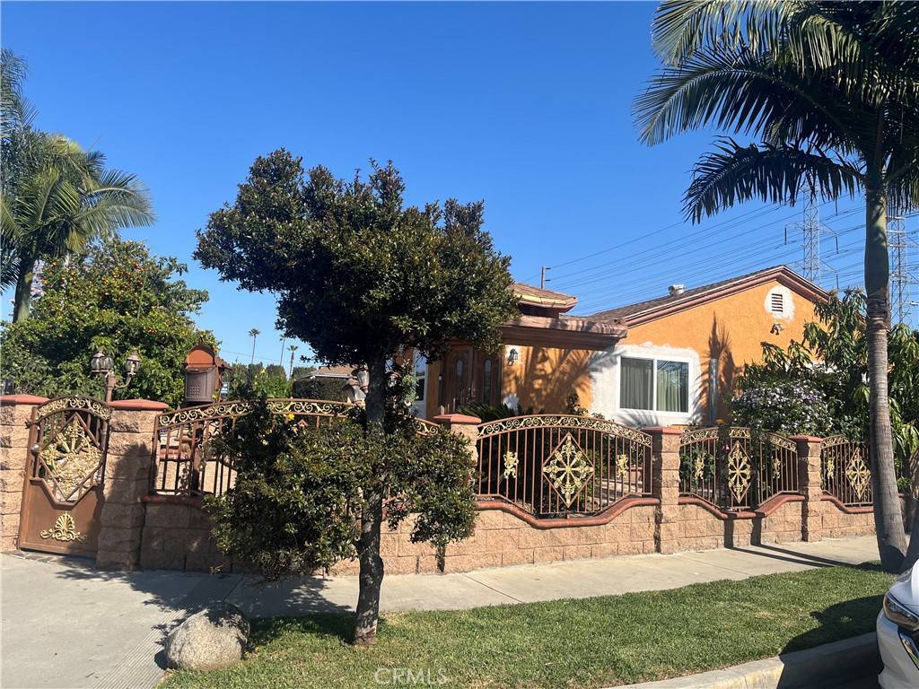 Compton, CA 90221,3704 E Iva ST