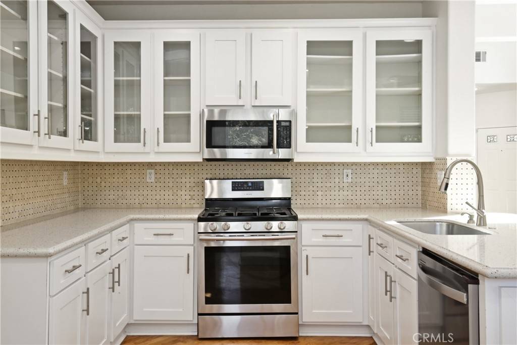 Huntington Beach, CA 92648,7616 Park Path DR