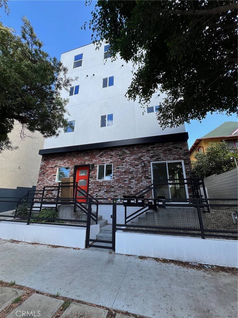 Los Angeles, CA 90006,1218 Arapahoe St