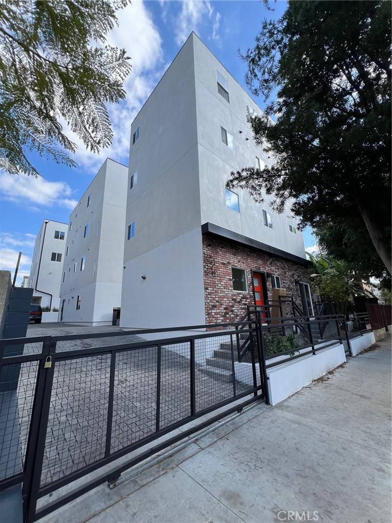 Los Angeles, CA 90006,1218 Arapahoe St