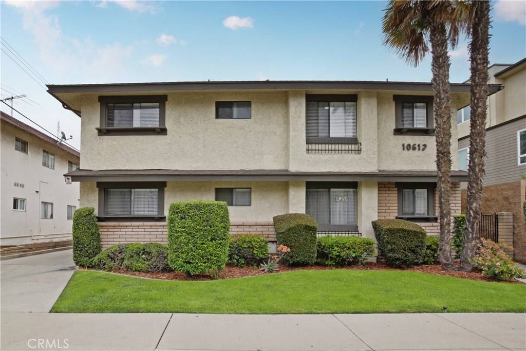 Downey, CA 90241,10612 Parrot AVE