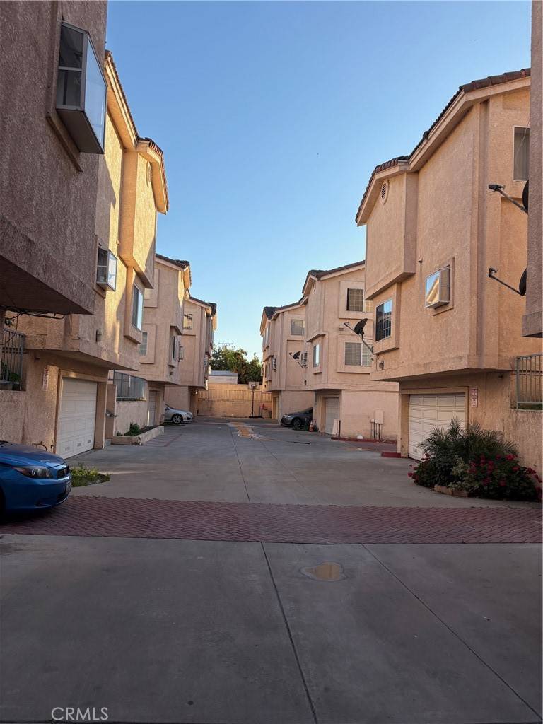 Paramount, CA 90723,15928 Hunsaker AVE #11