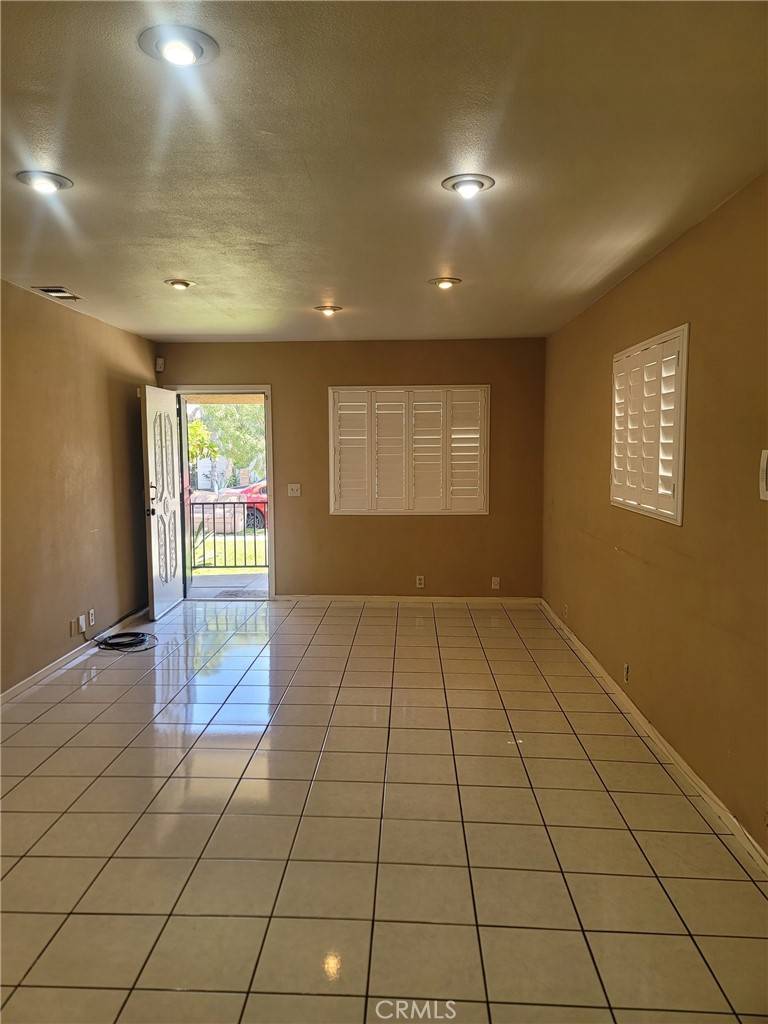 Bell, CA 90201,6221 Fishburn AVE