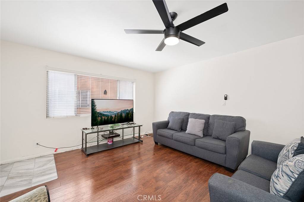 Inglewood, CA 90302,933 N Cedar ST #6