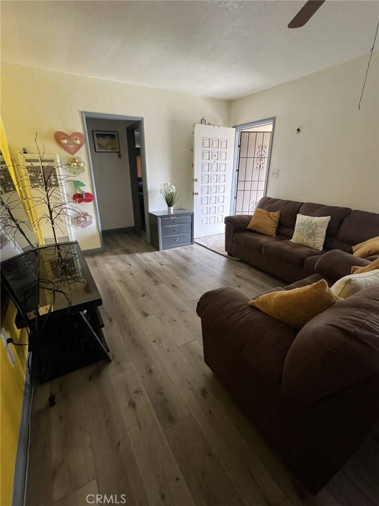 Fontana, CA 92335,9850 Cypress AVE