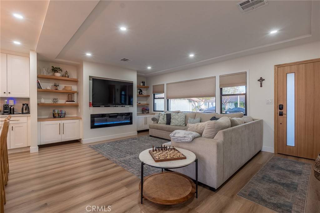 Bellflower, CA 90706,10057 Faywood