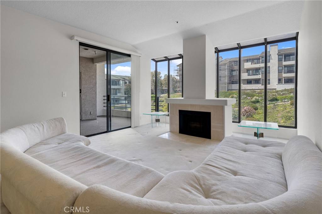 Newport Beach, CA 92663,210 Lille LN #217