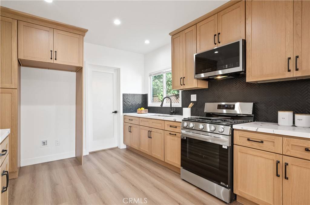 5563 Bangor ST. Los Angeles, CA 90016