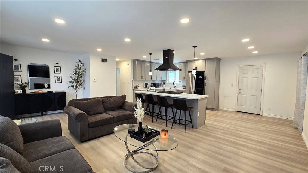 La Puente, CA 91744,367 Giano AVE