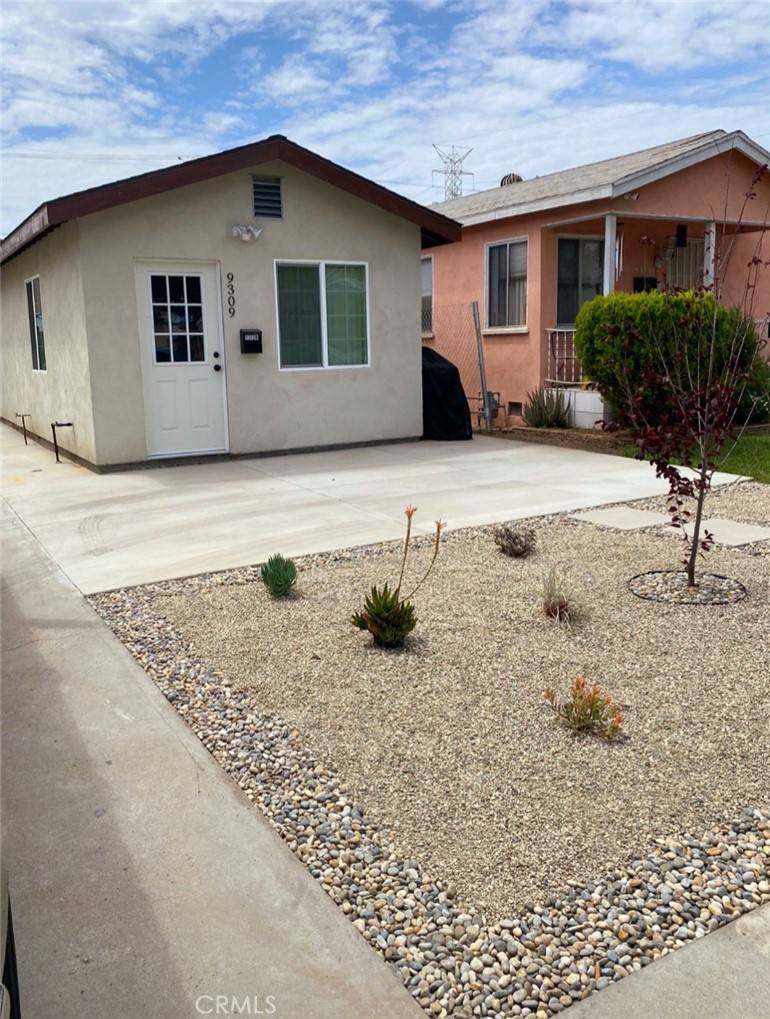 South Gate, CA 90280,9309 Dearborn AVE