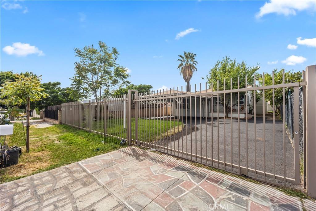 Pacoima, CA 91331,13723 Pinney ST