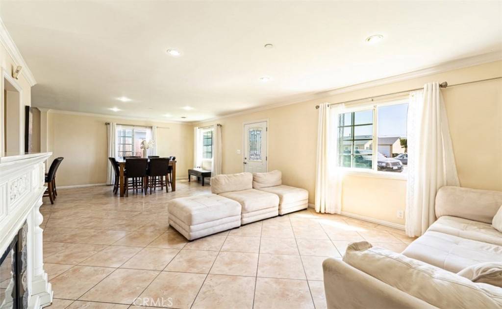 Downey, CA 90242,8707 Byers ST