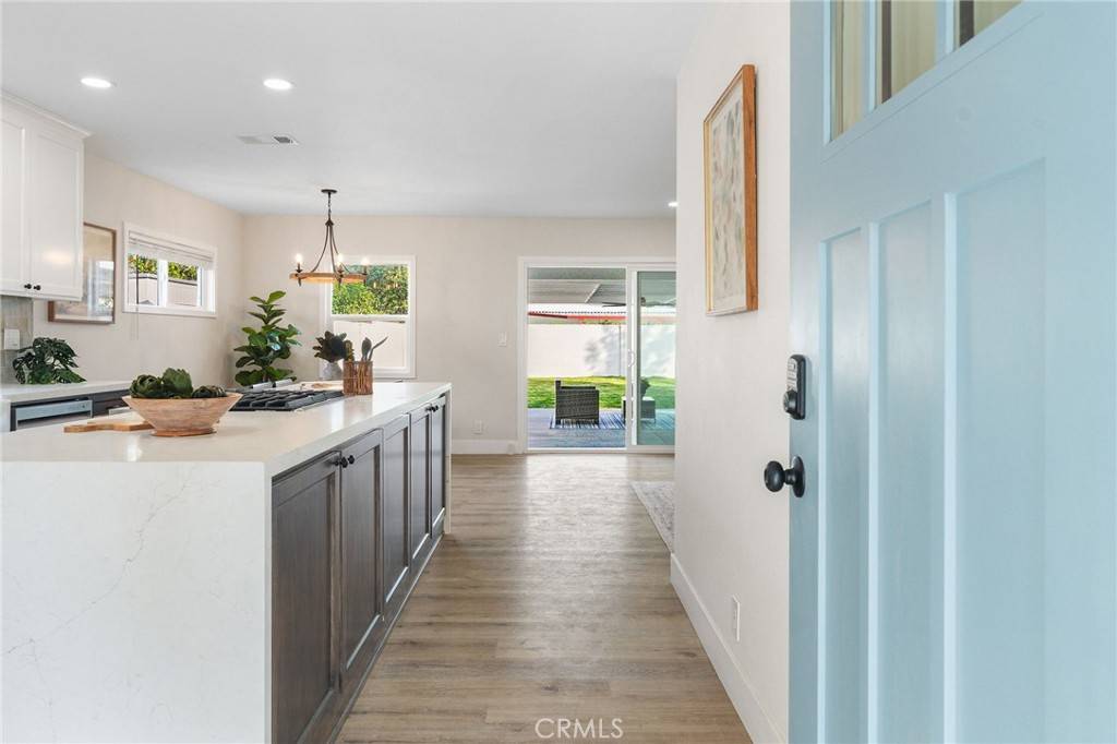 Lake Balboa, CA 91406,7048 Mclennan AVE