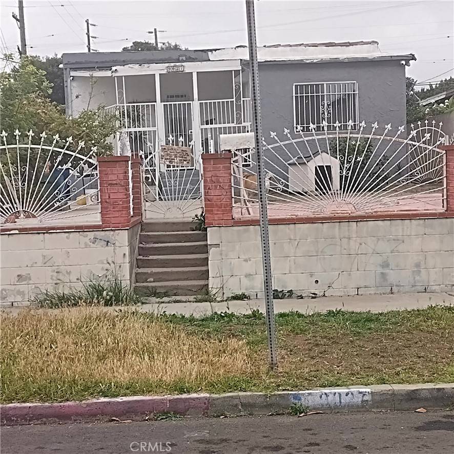 Los Angeles, CA 90044,9027 Menlo AVE