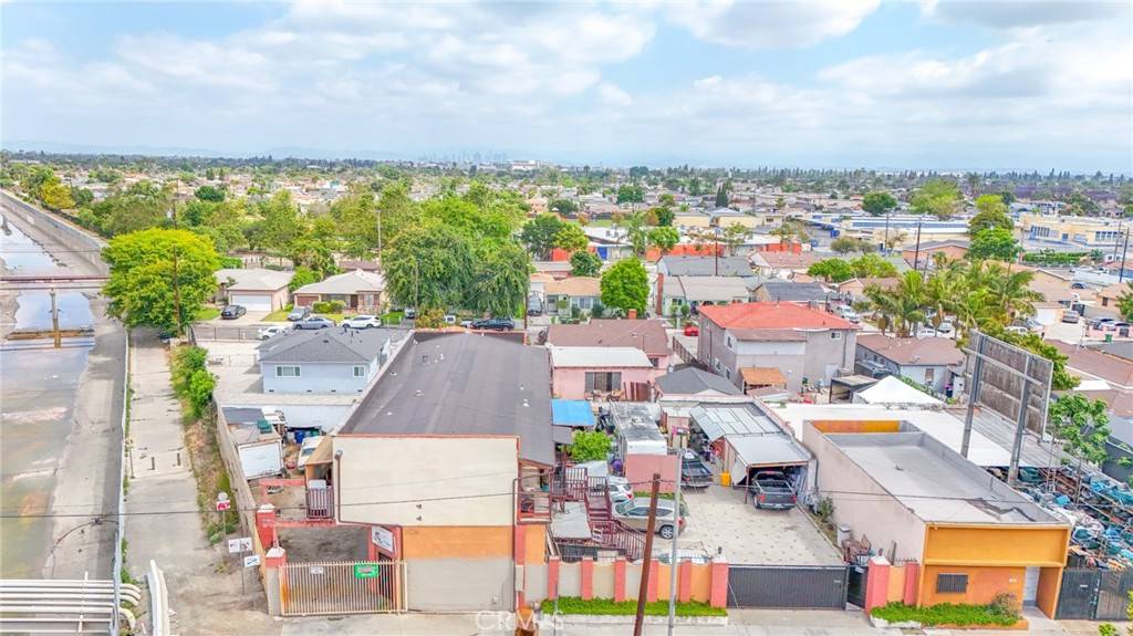 Compton, CA 90222,923 W Rosecrans AVE
