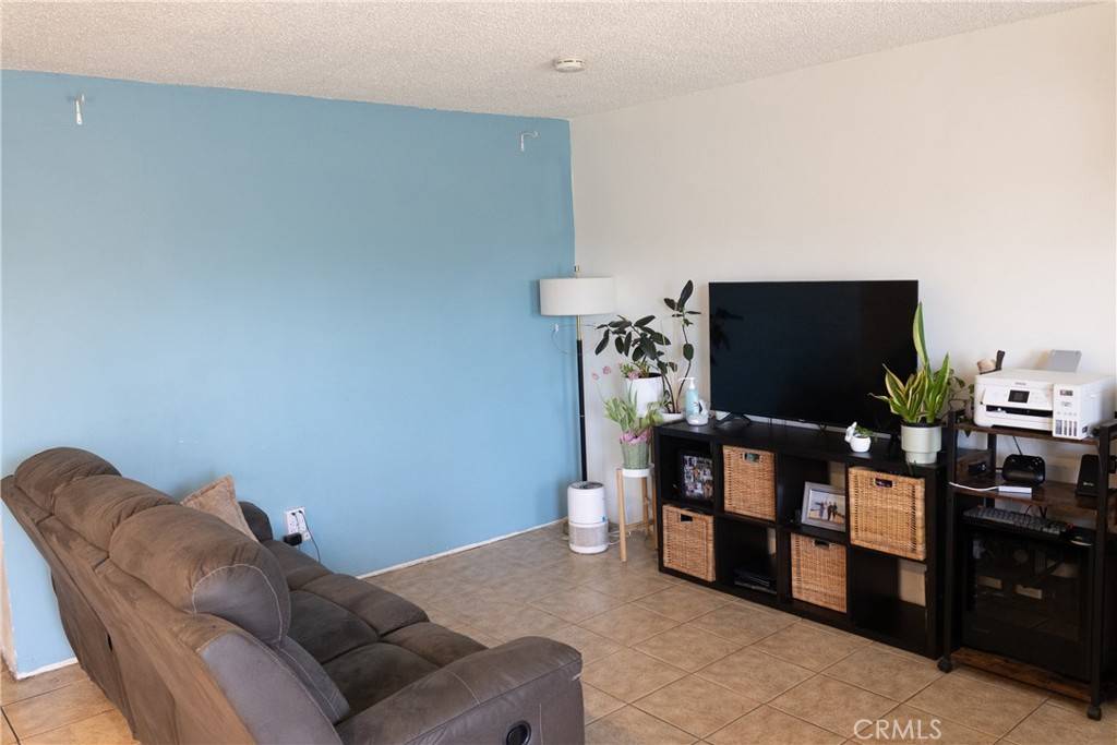 Long Beach, CA 90810,3325 Santa Fe AVE #110